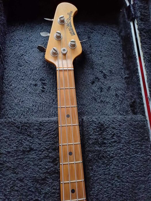 Gitara basowa Music Man Sting Ray