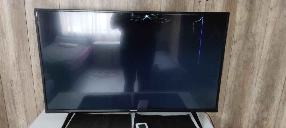 Telewizor Led hitachi 43 uszkodzony Smart tv ny
