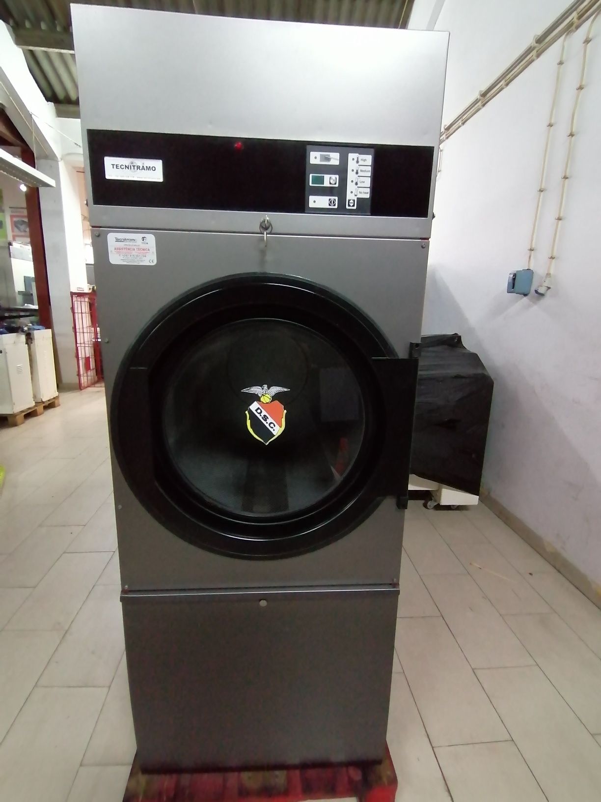Máquinas de secar roupa industrial ou Self service