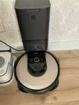 Irobot з автоматичним опорожнювачем смiття