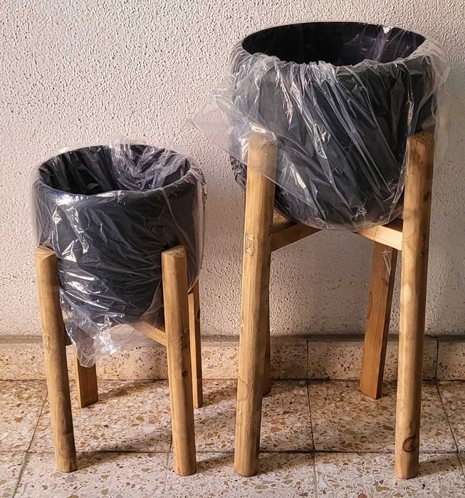 Floreiras Metálicas com Bases de Madeira 23-EL-03, Novas