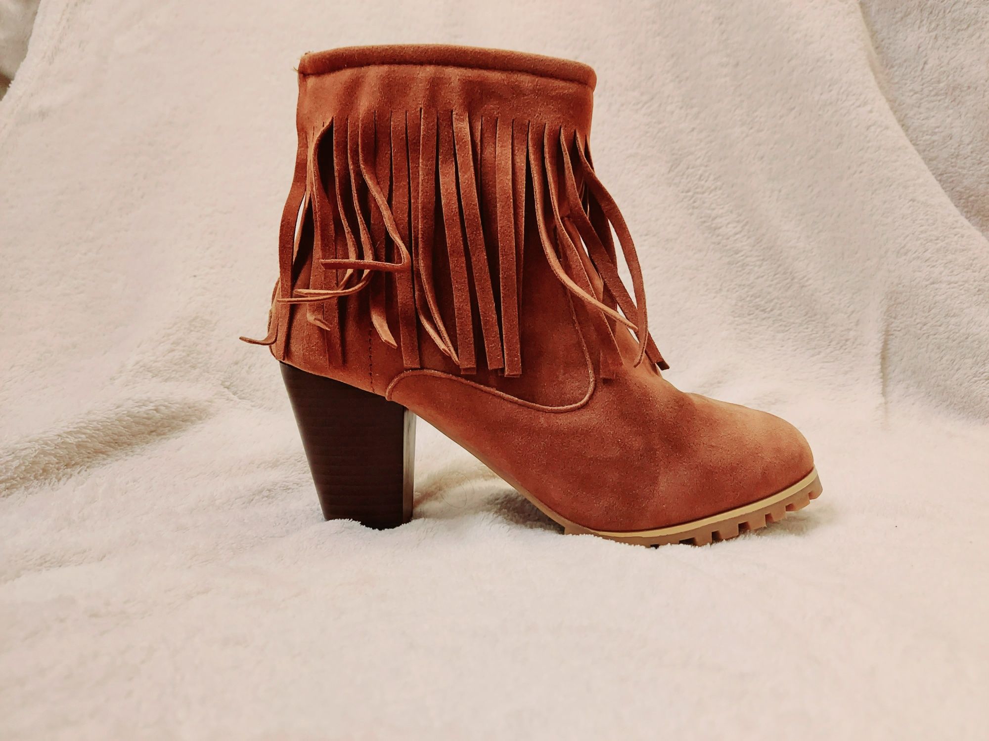 Botas Novas em camurça 38