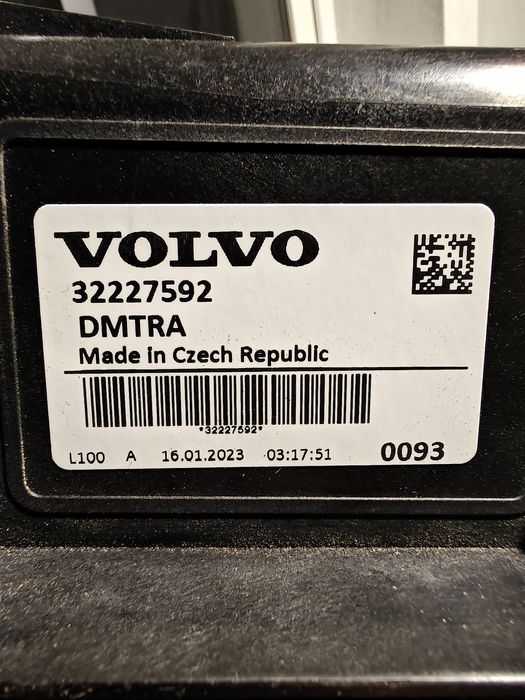 В наявності жалюзі верхні Volvo C40 XC40 RECHARGE оригінал xc-40