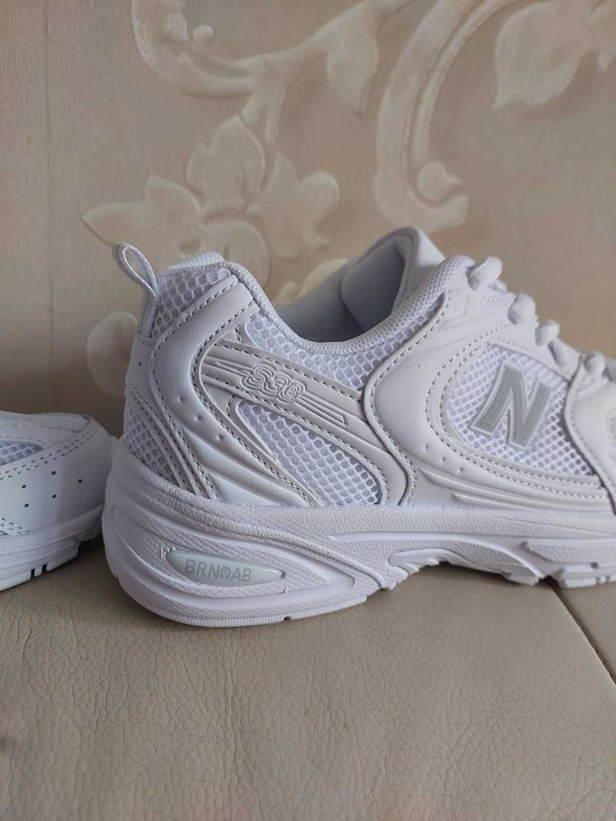 Кросівки жіночі білі New Balance 530