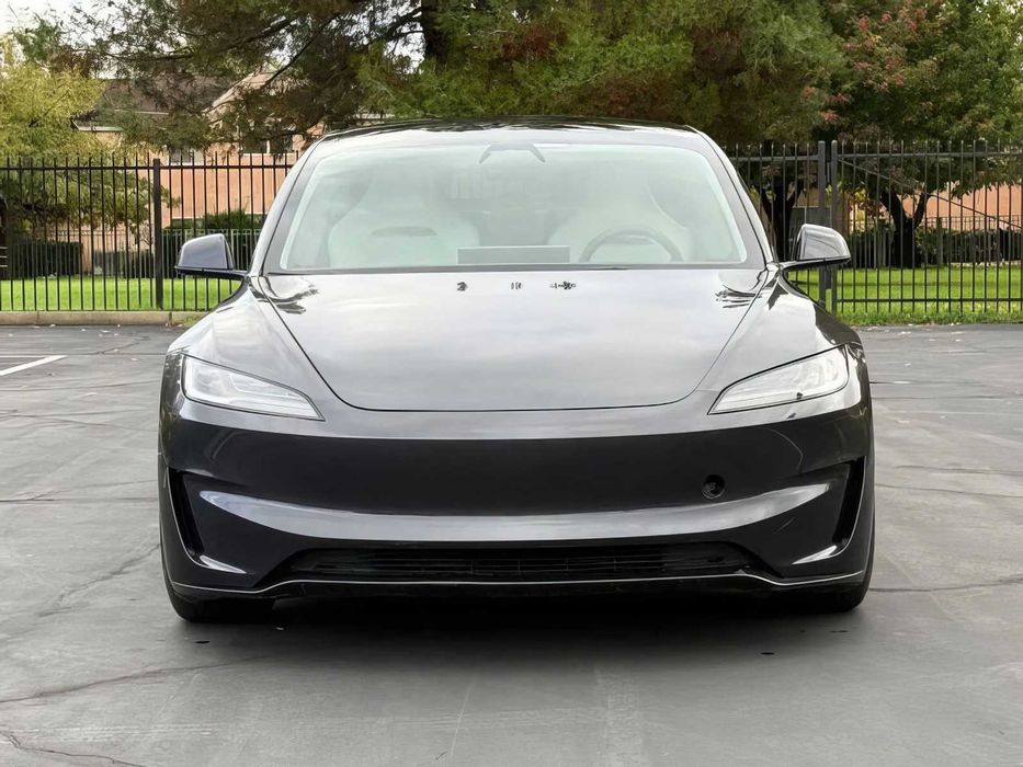 Tesla Model 3      2024