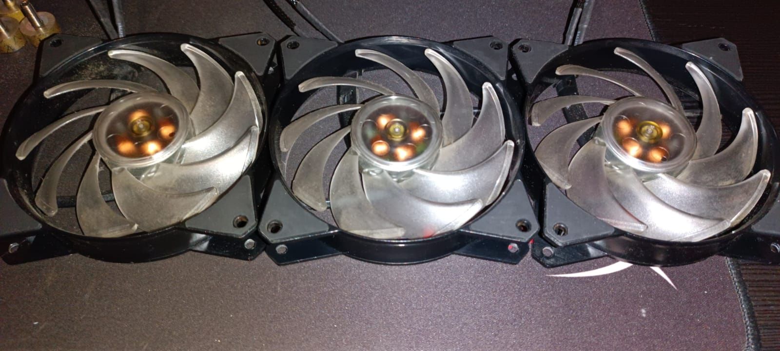 Vendo ou troco ventoinhas provenientes de watercoolers.