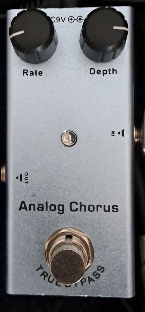 Pedais de guitarra (overdrives, chorus e delay))