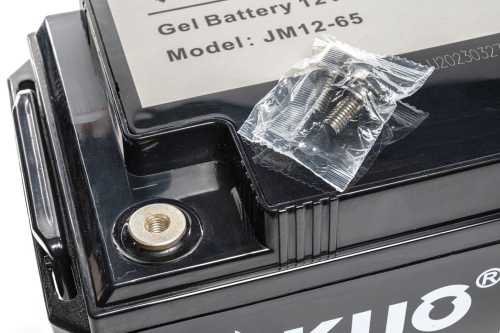 Комплект Інвертор 12-220 SUNCHONGLIC FFU-1000C,акумулятор Kijo JM12-65