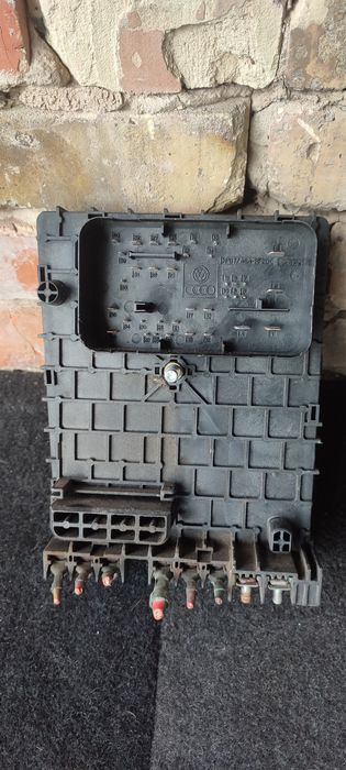 Блок запобіжників Пасат Б6 блок предохранителей Passat B6 3C0937125
