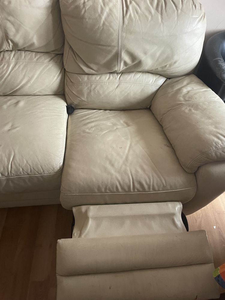 Sofa de pele bege