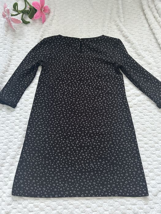 Czarna sukienka w serduszka