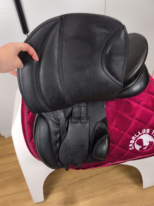 17,5 cali siodło wszechstronne skokowe  John Webb Id.569 cob