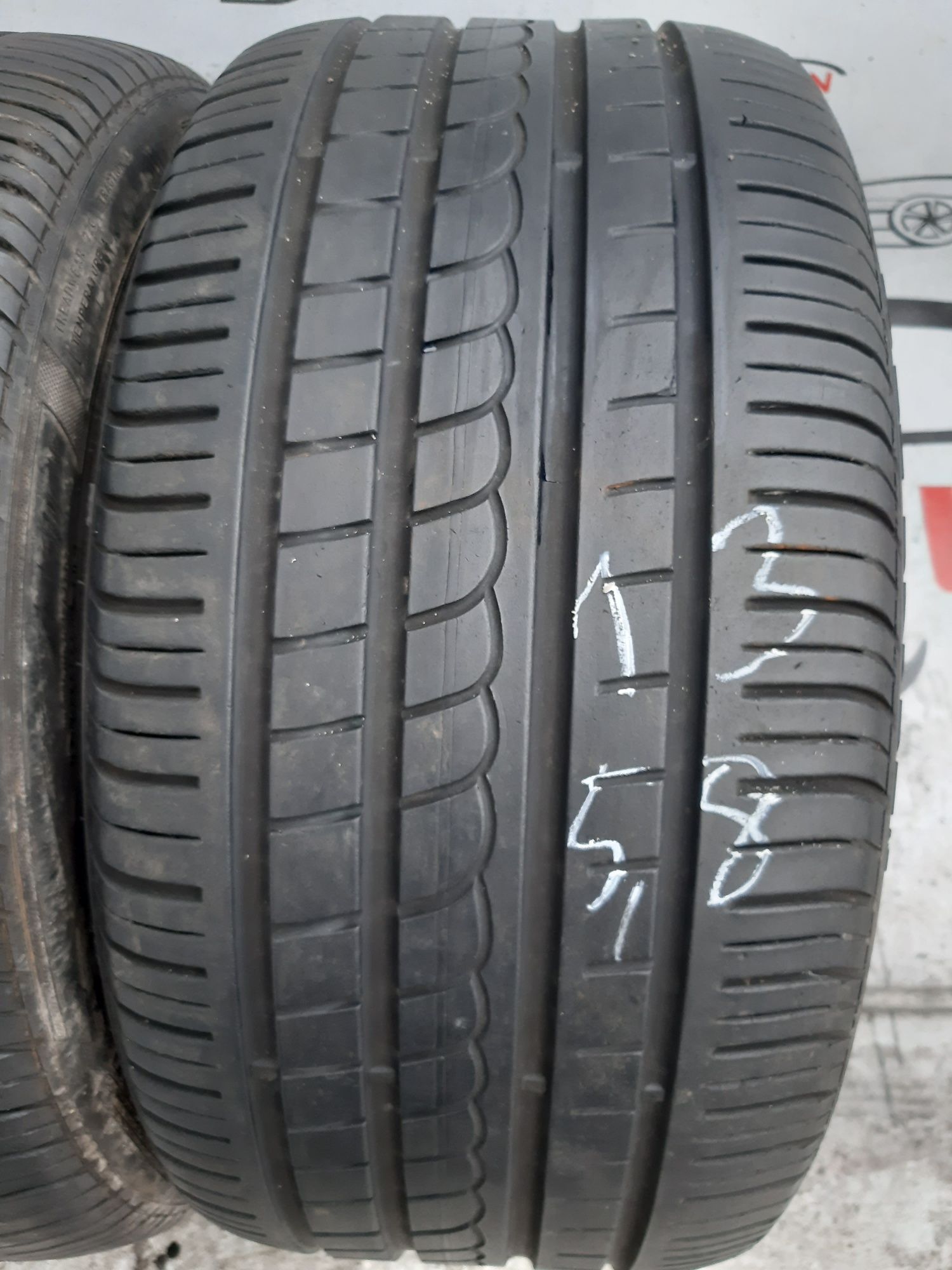 2x 275/40r19 105Y Pirelli P Zero Rosso