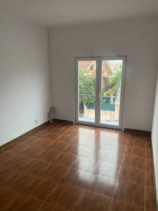 Arrendo T2 Junto à Av Elísio de Moura