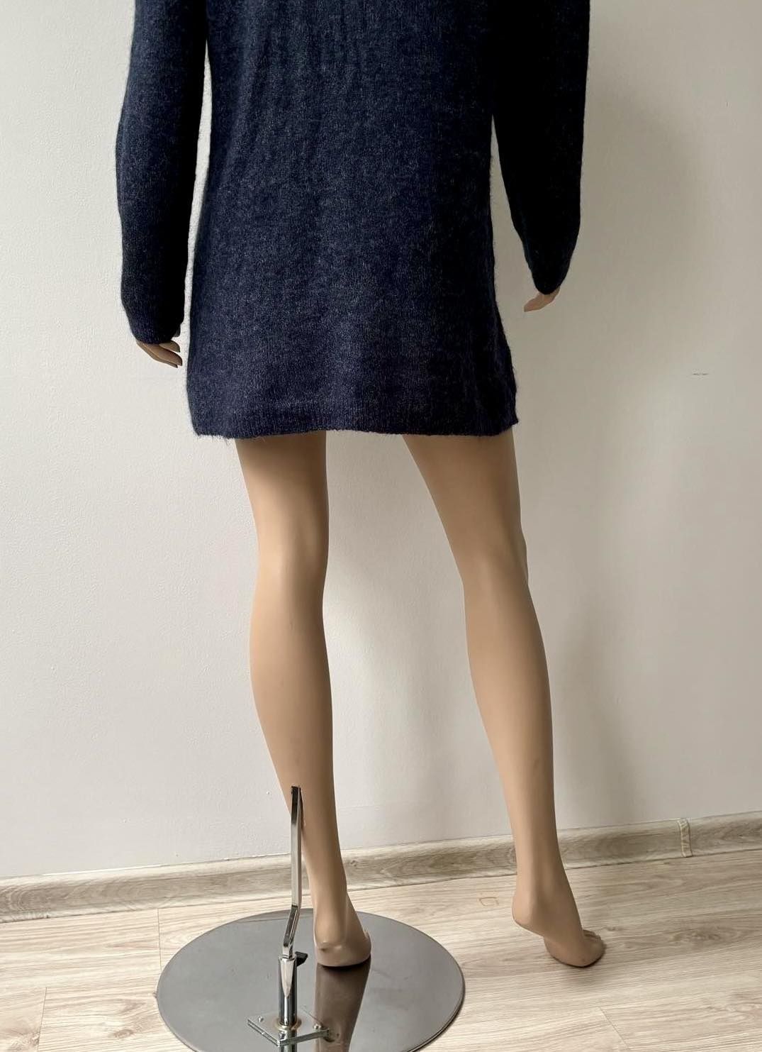 Life Time sweter damski L wełna moher
55%wełna 
10%moher 
Rozmiar XL