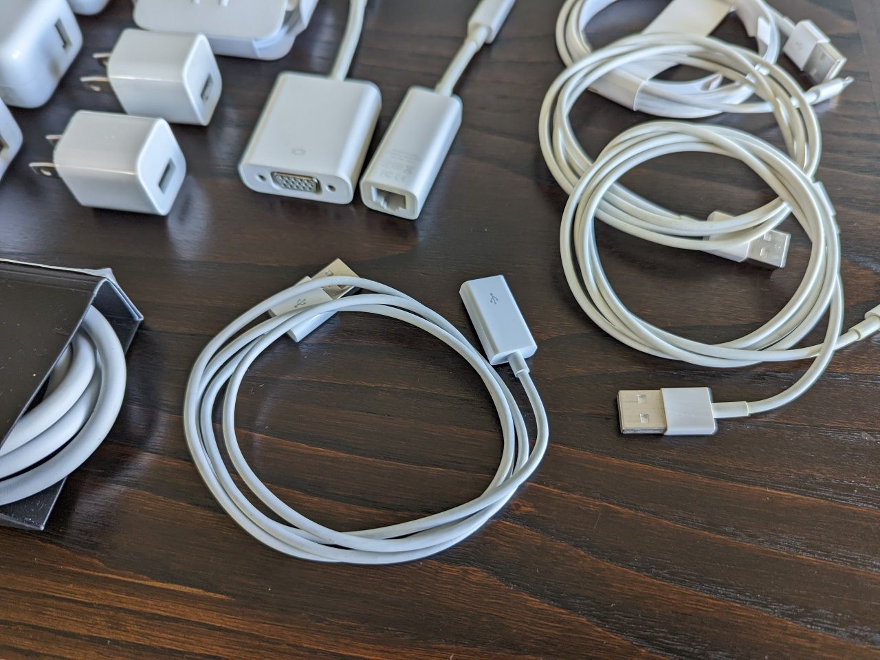 Material Apple iPhone e MacBook