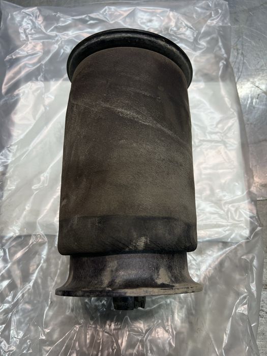 Пневмо балон BMW X5 X6 e70 e71 задній