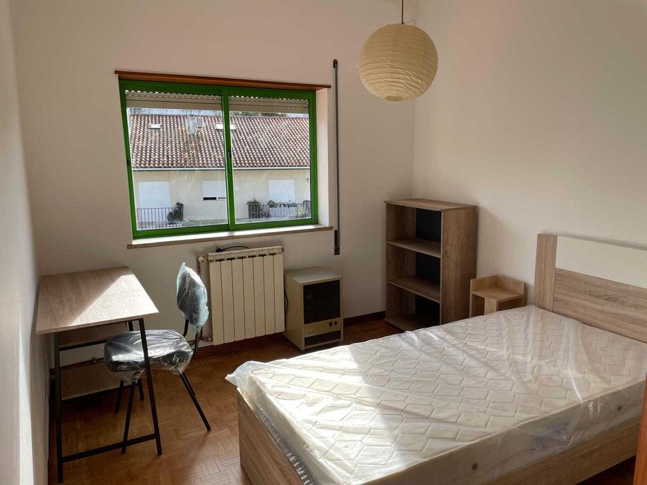 2 Camas individuais novas com colchão incluído