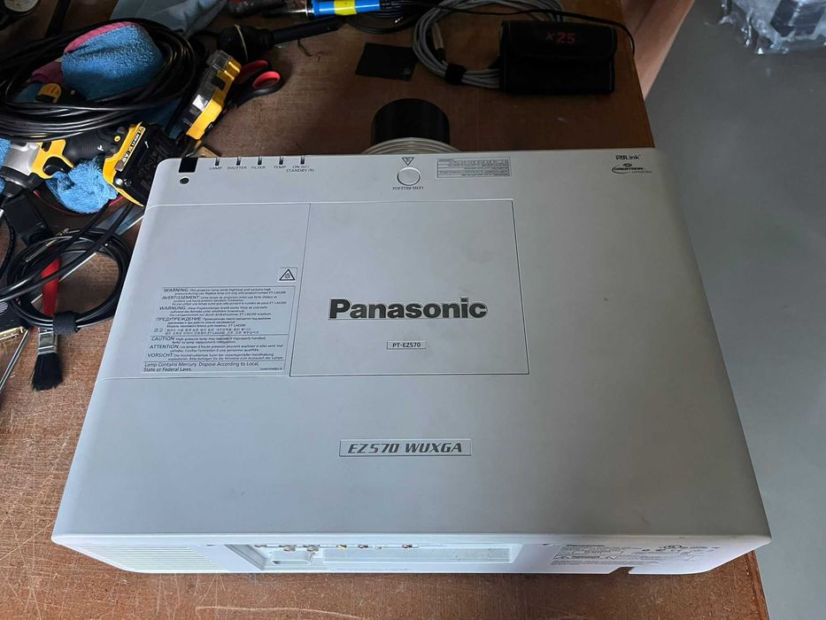 Projetor Panasonic PT-EZ570 - Impecável