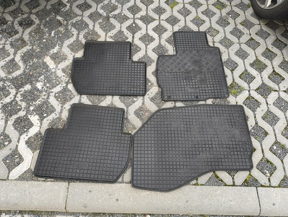 Sprzedam Dywany od Mitsubishi Outlander