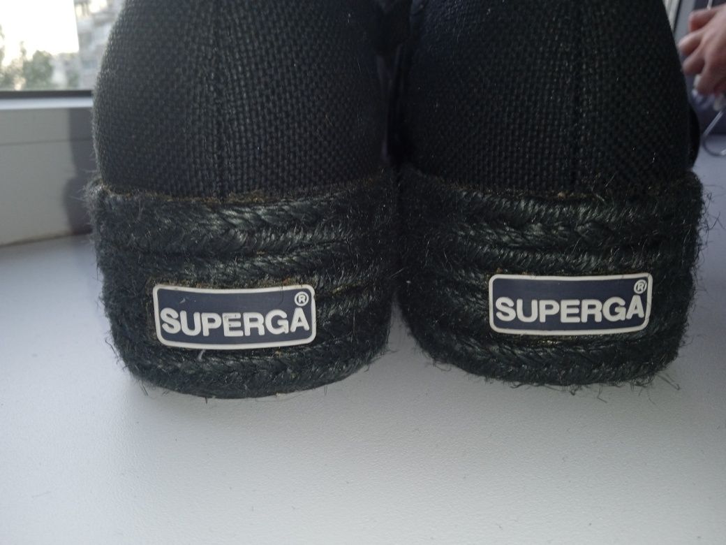 кросівки фірма "SUPERGA"