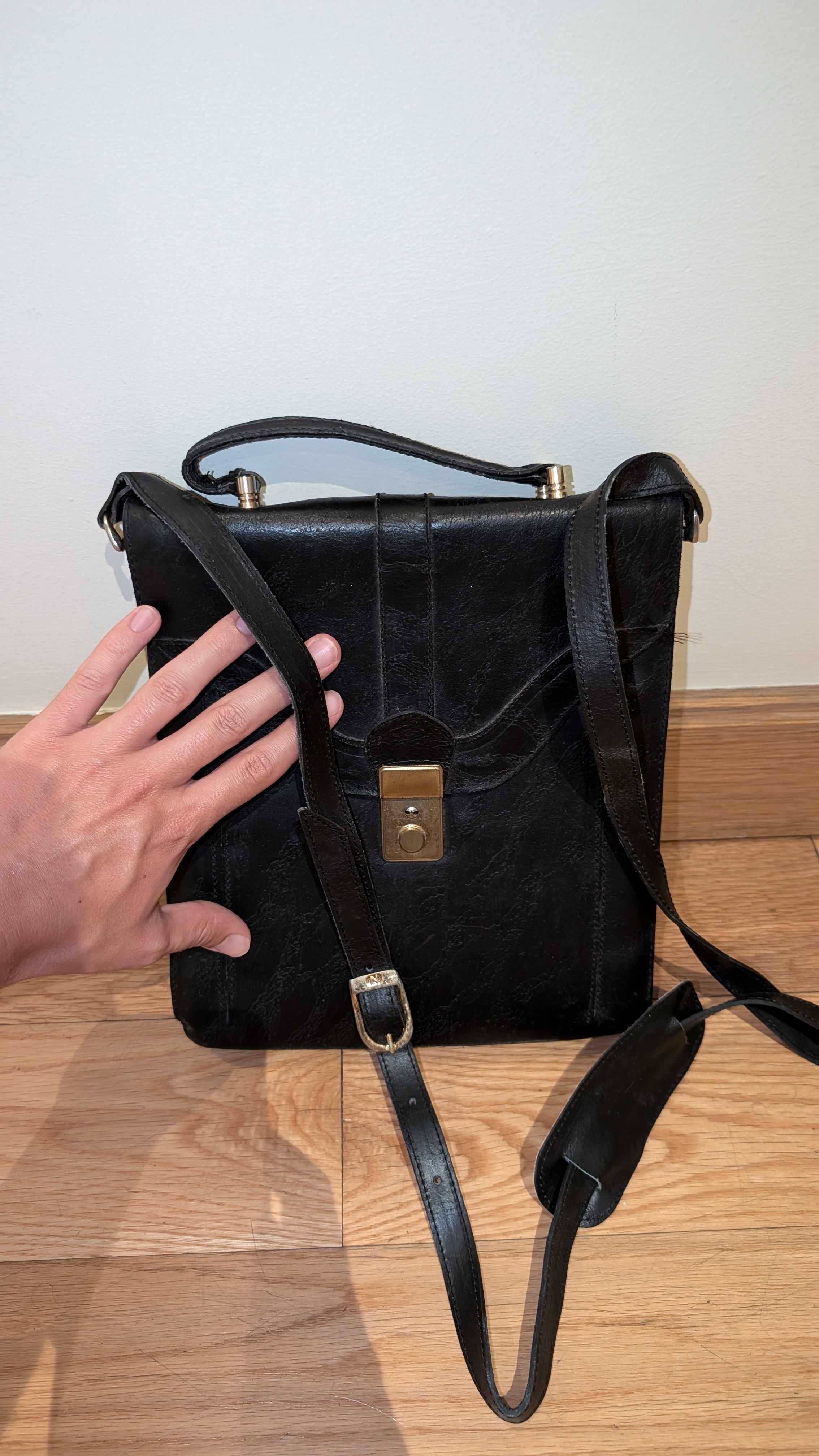 Bolsa tiracolo Preta em Pele