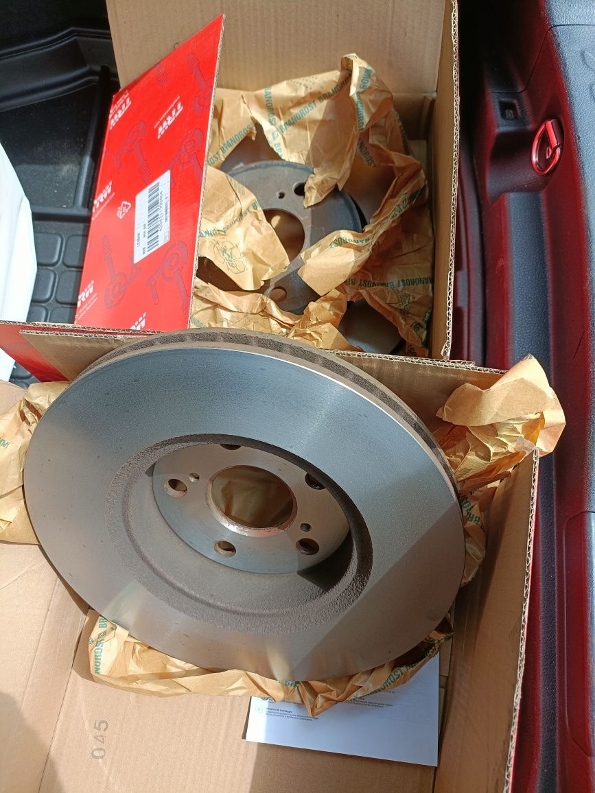 Tarcze hamulcowe Toyota chr przód kpl