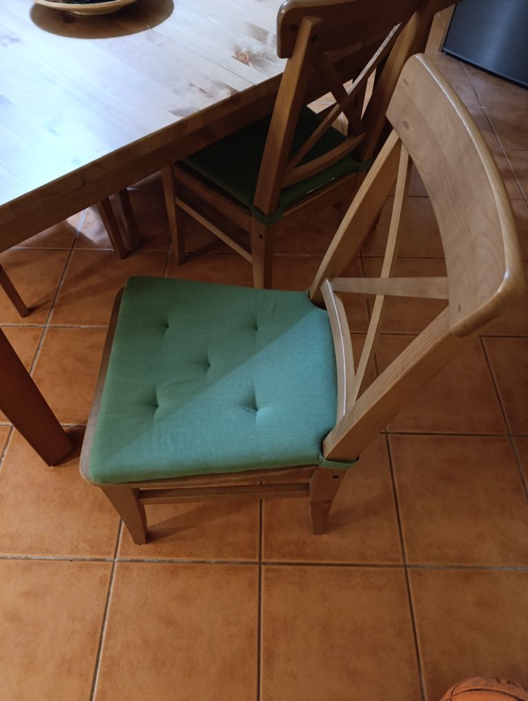 Mesa extensível e 6 cadeiras