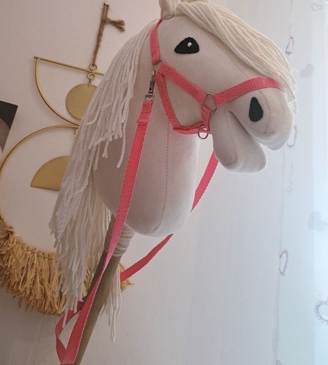 Biały hobby horse A5 z sprzętem