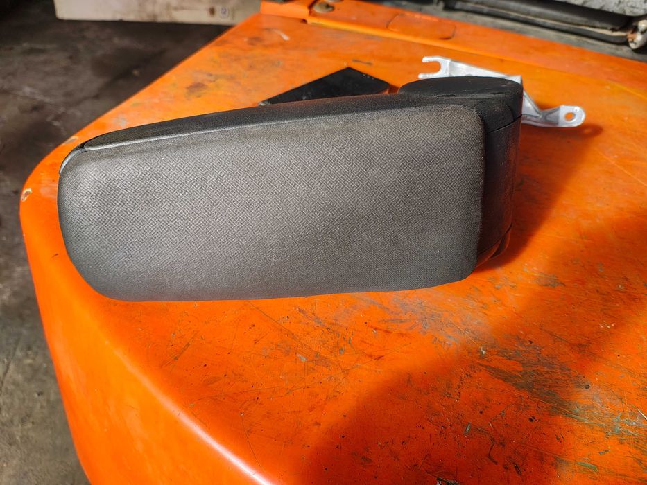 Audi A4 B6 podłokietnik