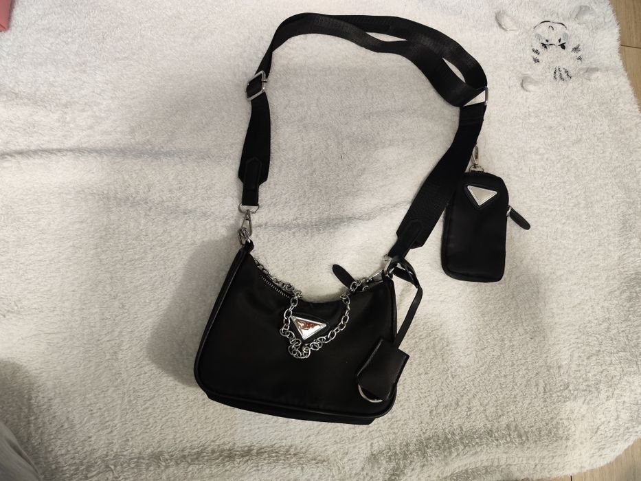 Torebka czarna gruby pasek