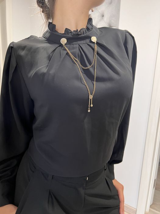 Стильна жіноча блузка