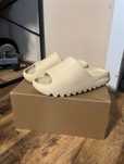 Klapki Yeezy Slides Bone