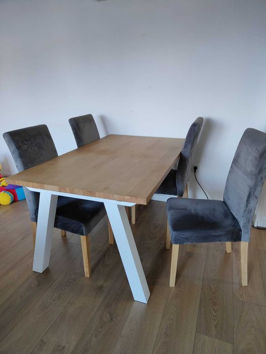 Mesa de jantar com 4 cadeiras