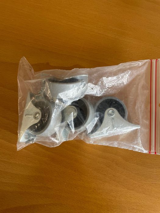 Duas camas Individuais uma pessoa 90x200
IKEA com caixas de arrumações