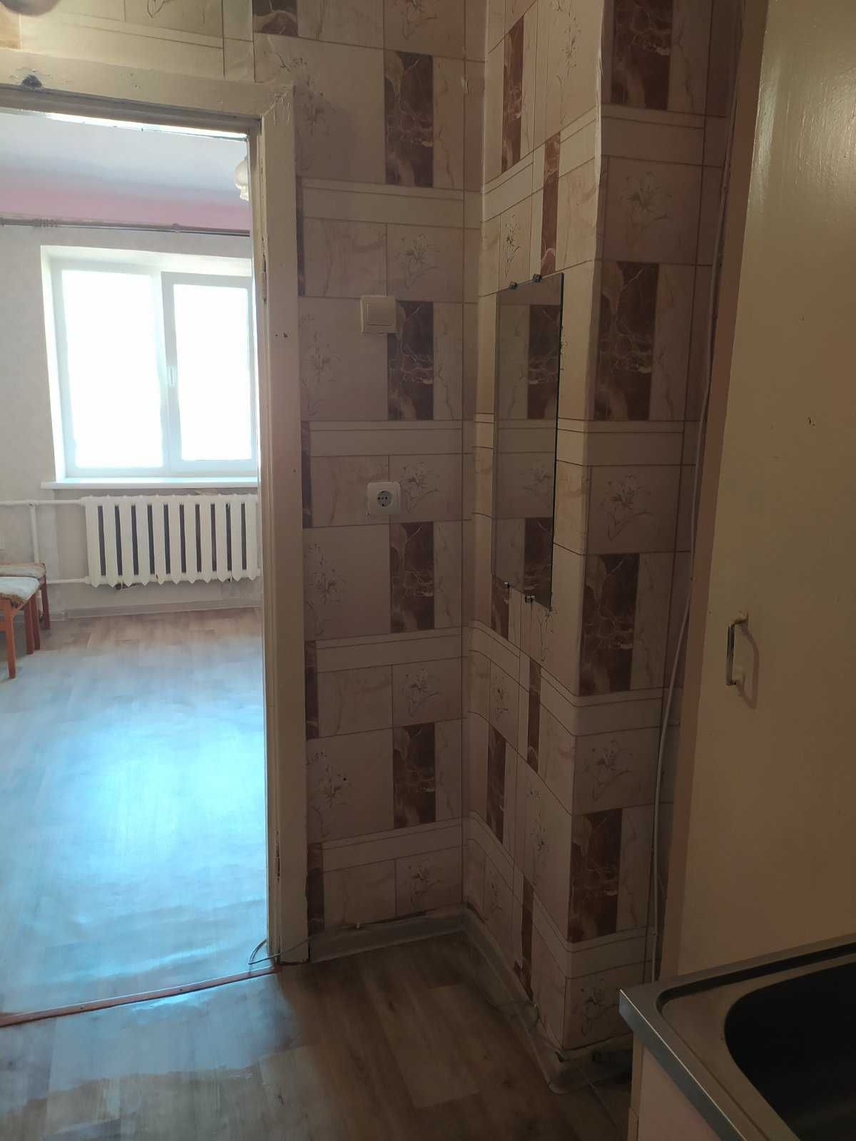 H S2 Продам гостинку  район Коммунального рынка