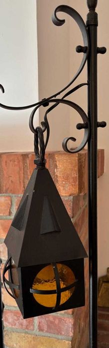 Stojąca lampa żelazna