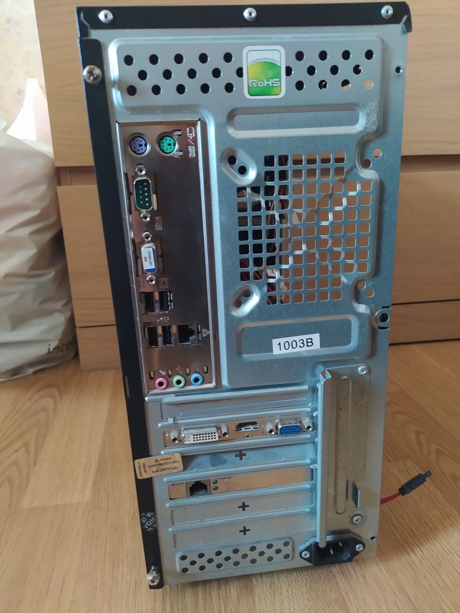 Komputer stacjonarny Firecom z 2011 roku
