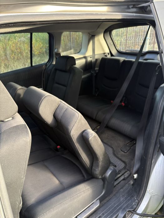 Sprzedam Mazda 5  7-osobowa uszkodzona w gazie