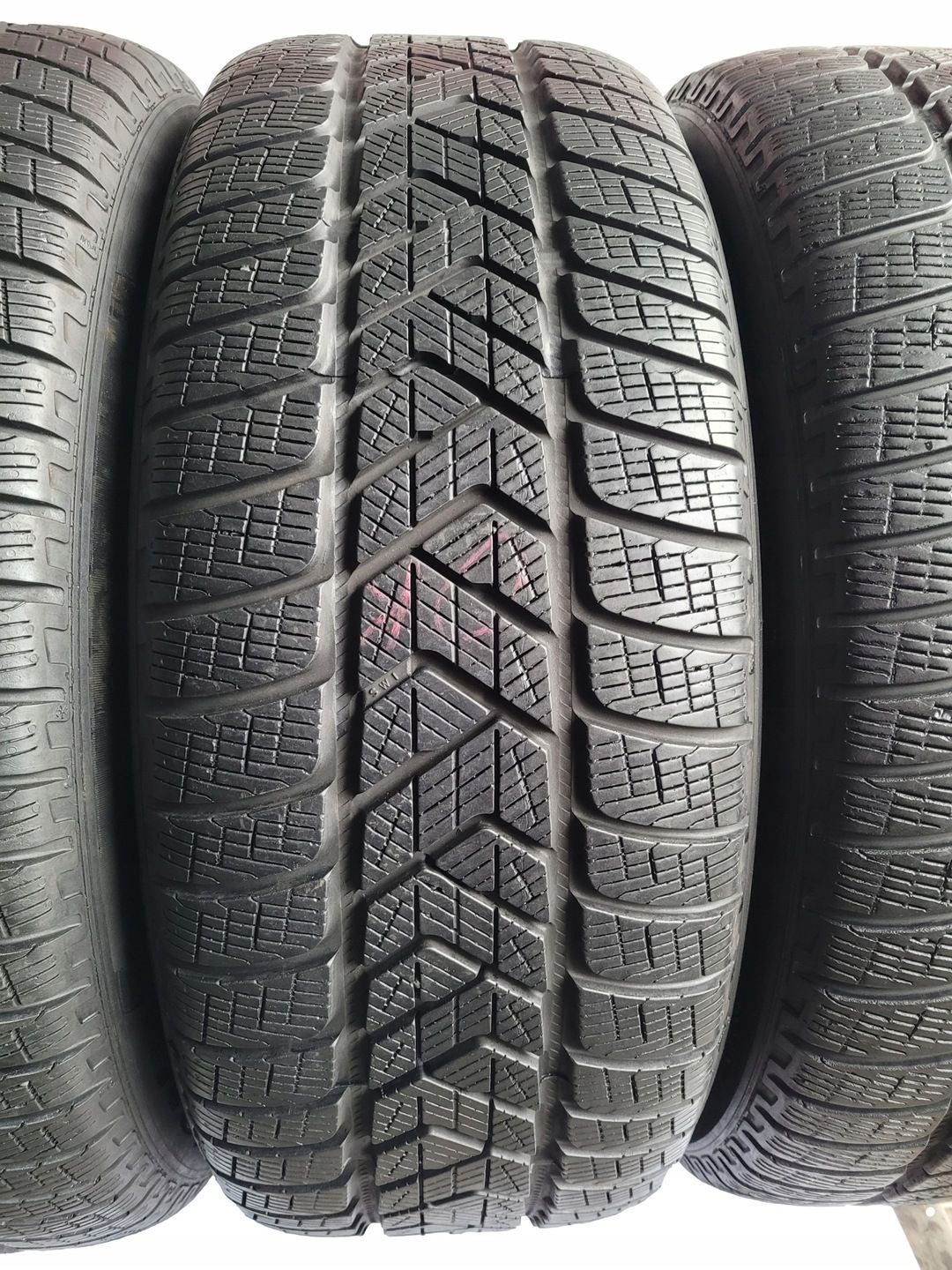Pirelli scorpion winter 235/55 R19 101H run flat
