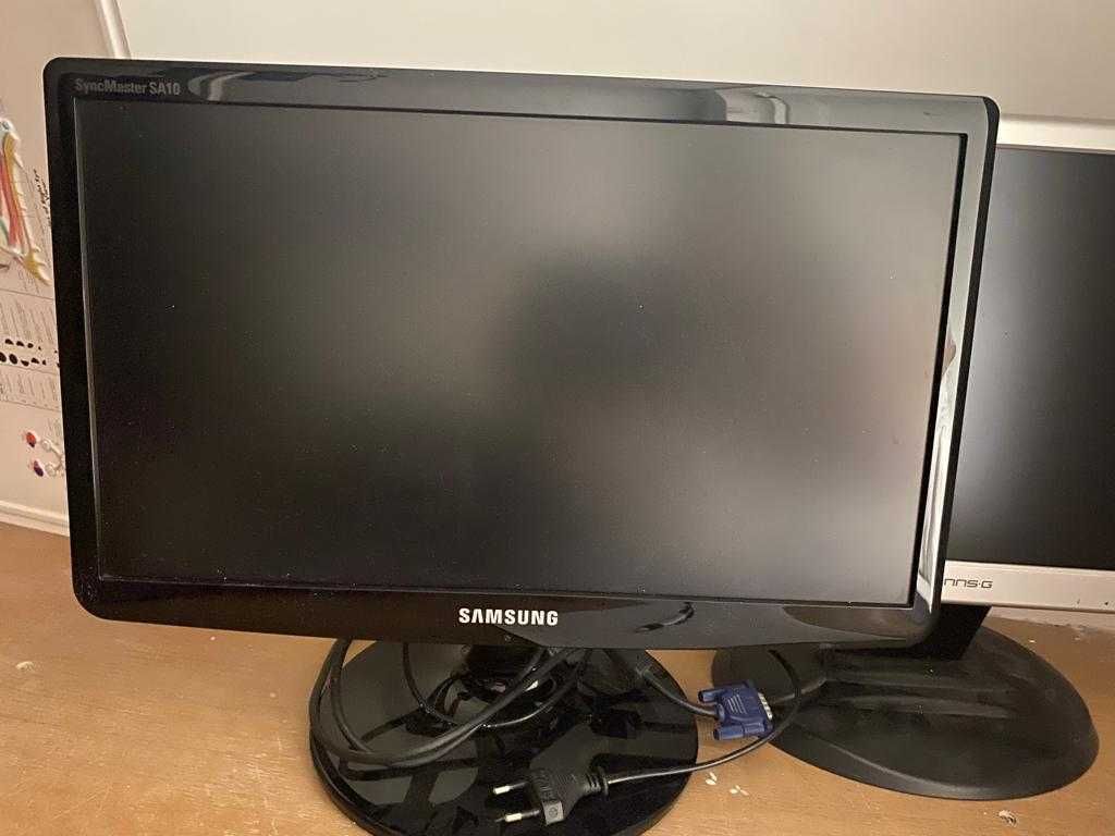 Monitores LG e Samsung