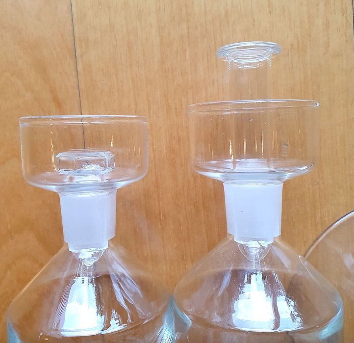 Frascos de vidro de laboratório, antigos
