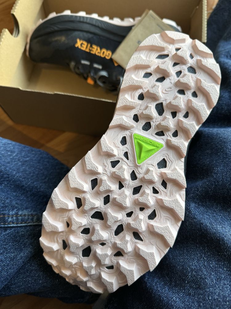 Жіночі кросівки Asics. Оригінал!