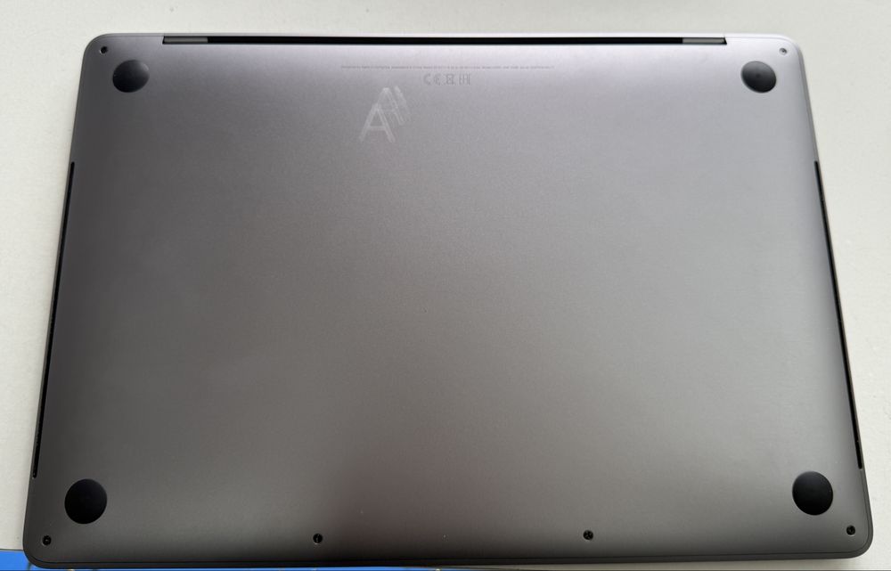 Apple Macbook pro 2020 i5 16/1tb 13 дюймів