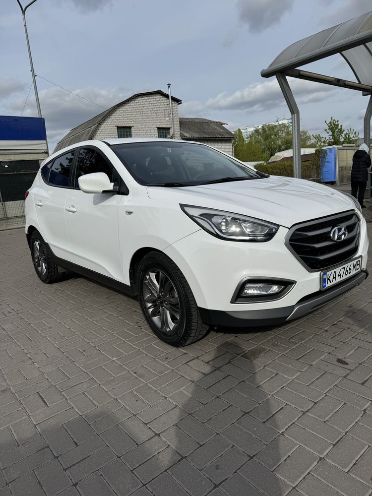 Продаю машинку Hyundai TUCSON