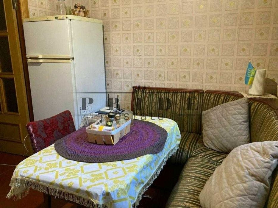 НЕДОРОГО Двокімнатна простора квартира на Троєщині !