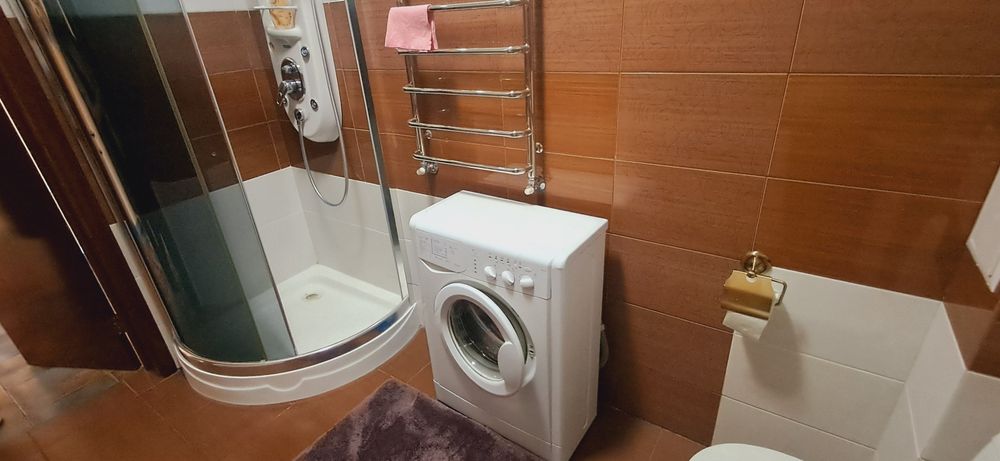 Комфортний 1 затишний будинок. 6 кімнат.