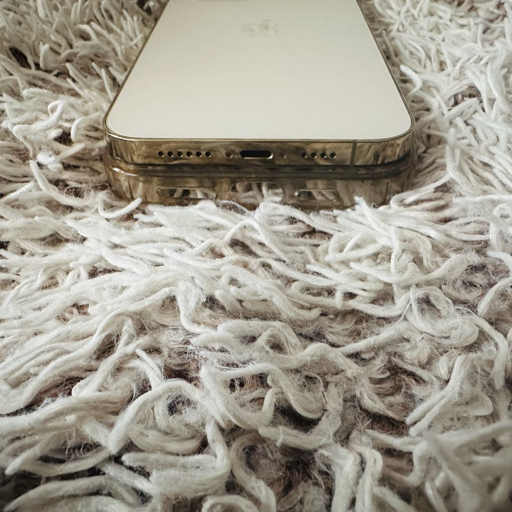 Iphone 12 Pro Max . Gold .