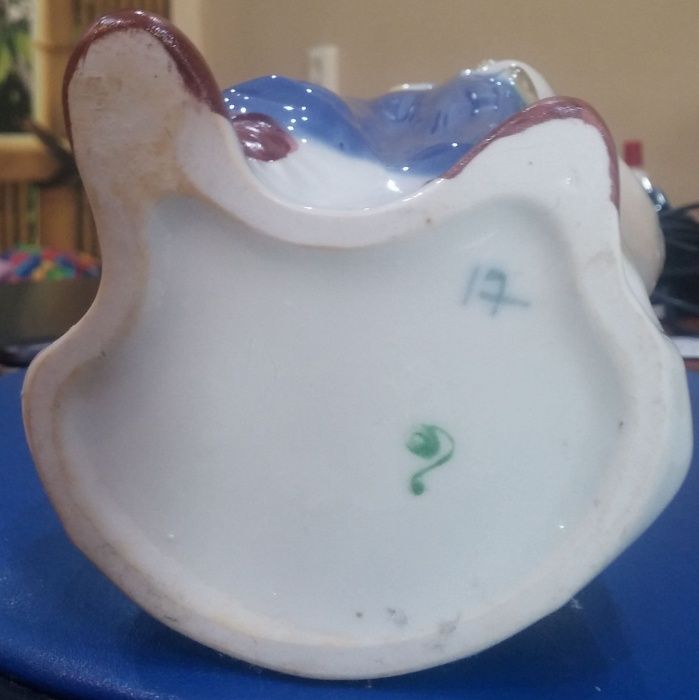 Продам - фарфоровую статуэтку бутылка "Козак"