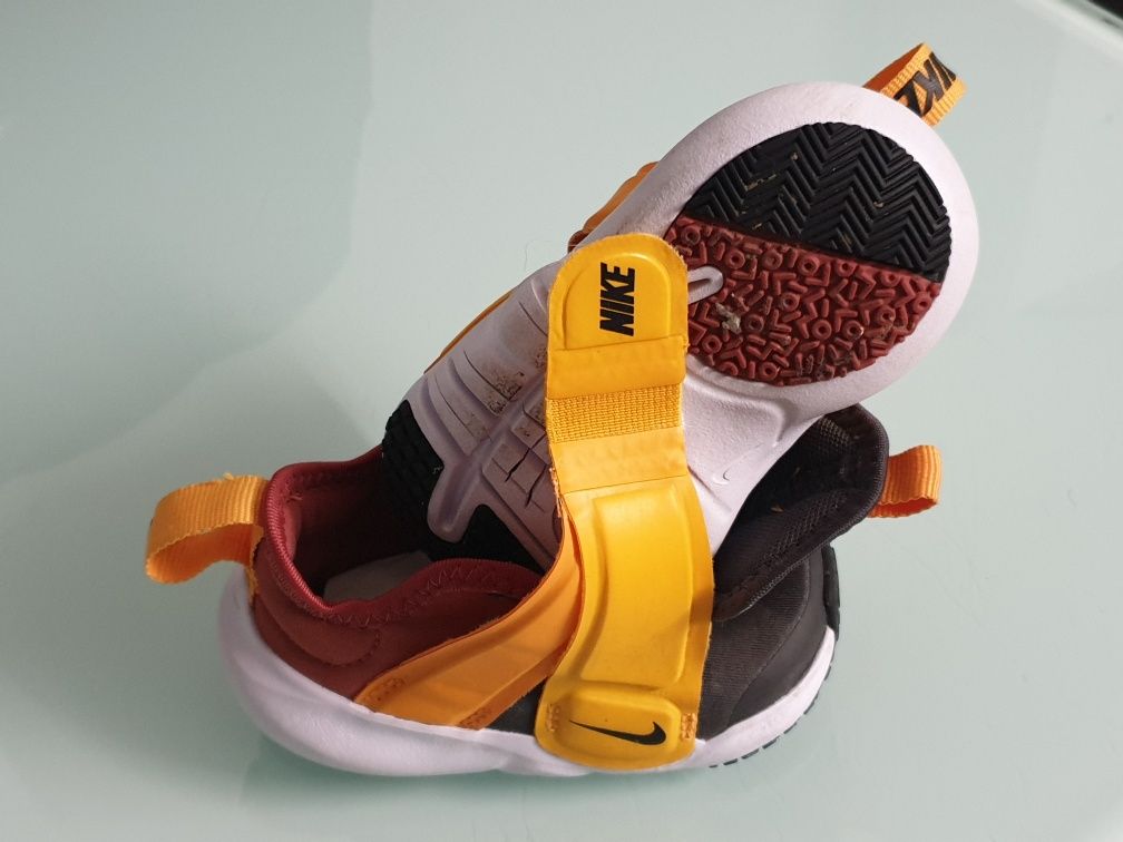 Sapatilhas Nike Baby Flip Velcro Castanhas Tamanho 18.5